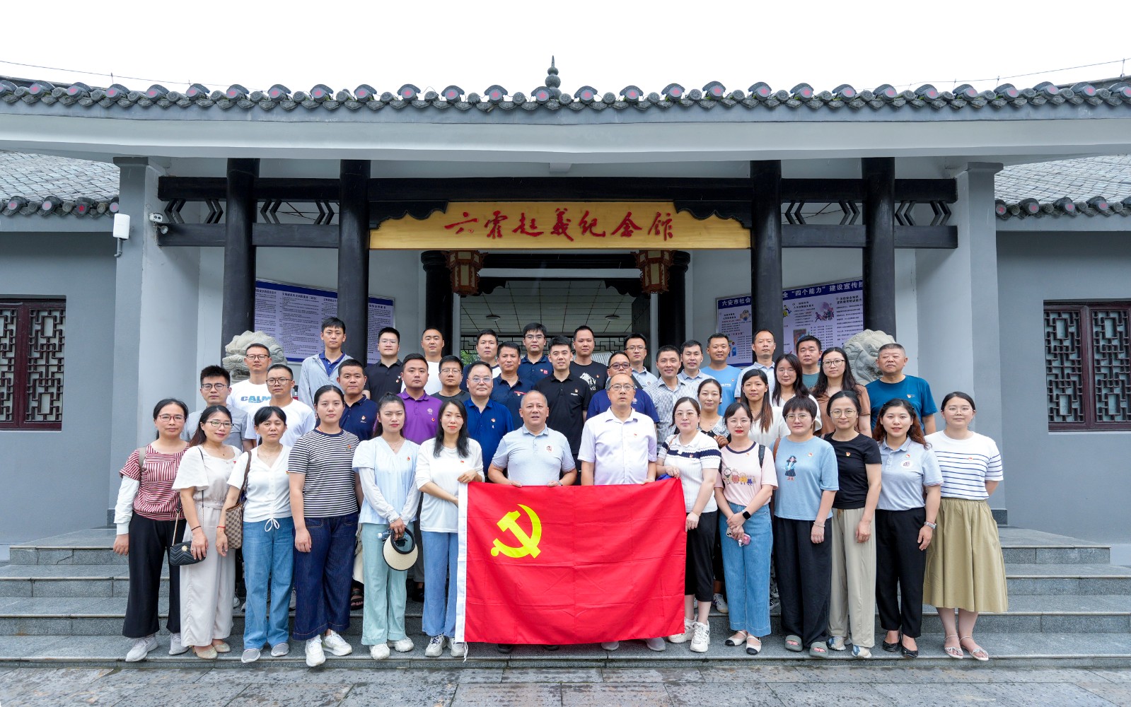 六霍合影1.jpg