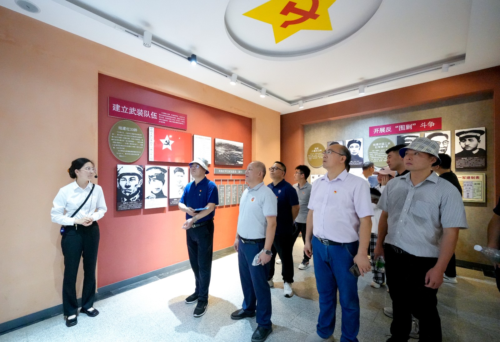 六霍参观1.jpg