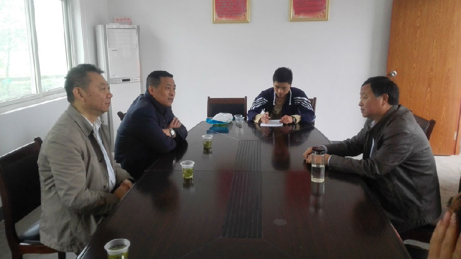 铜陵一中与新洲村联合党委结对共建助发展