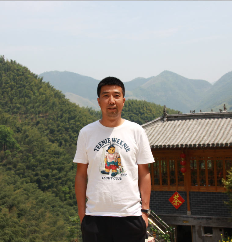 首页 学生天地 社团之窗篮球社 社团名称:篮球社 指导教师:刘嘉 铜陵